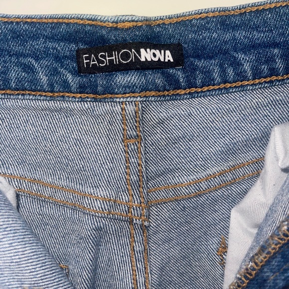 FashionNova 90’s Ripped Mom Jean - Picture 6 of 6